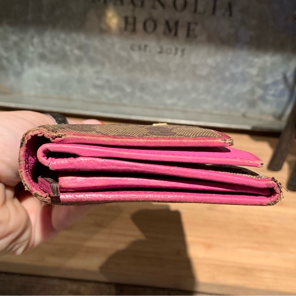 Rehab needed Gucci wallet - Picture 14 of 16